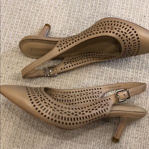 Antonio Melani leather kitten heel super comfy